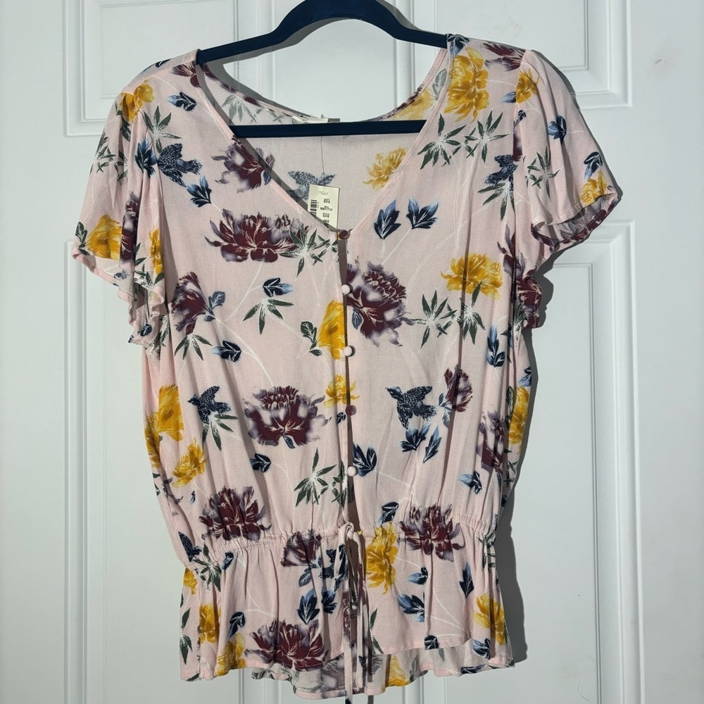 ❤️2/$15 or 3/$21❤️ NWT Aeropostale Floral Blouse, Size Small